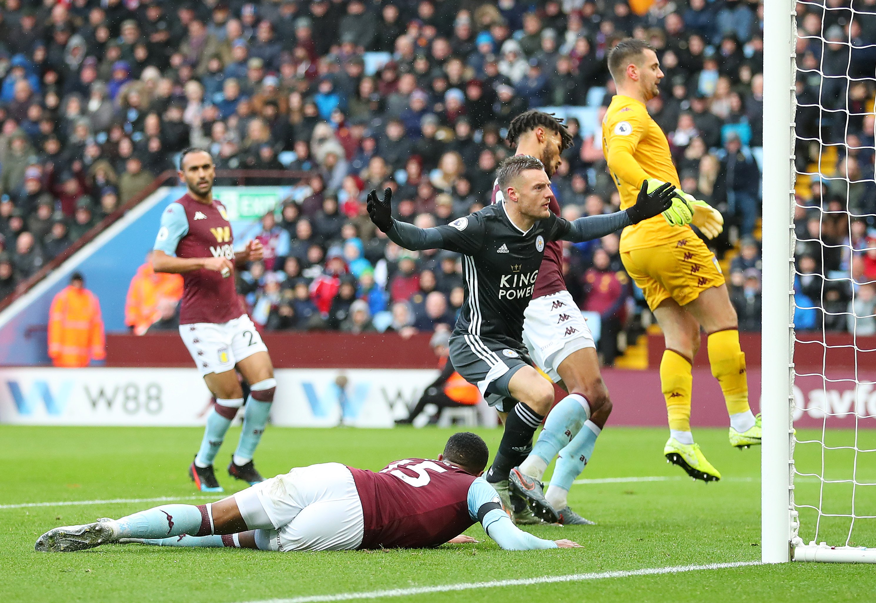 进行田径运 进行田径运